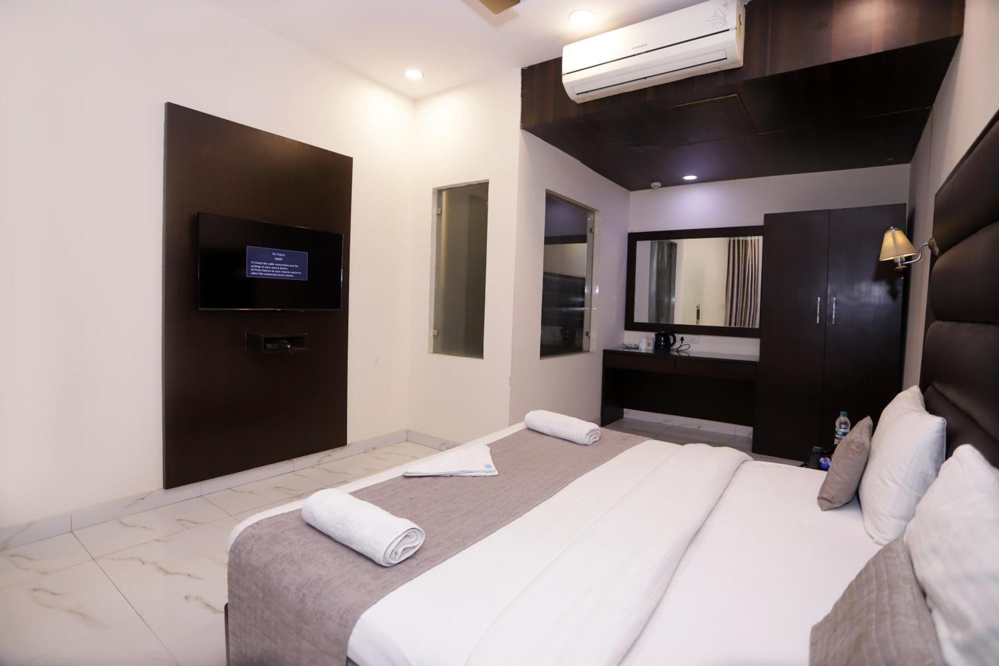 โรงแรมพีเค เรซิเดนซี โนอิดา ภายนอก รูปภาพ